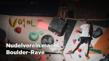 Person am Klettern, Nudelverein macht Boulder-Rave
