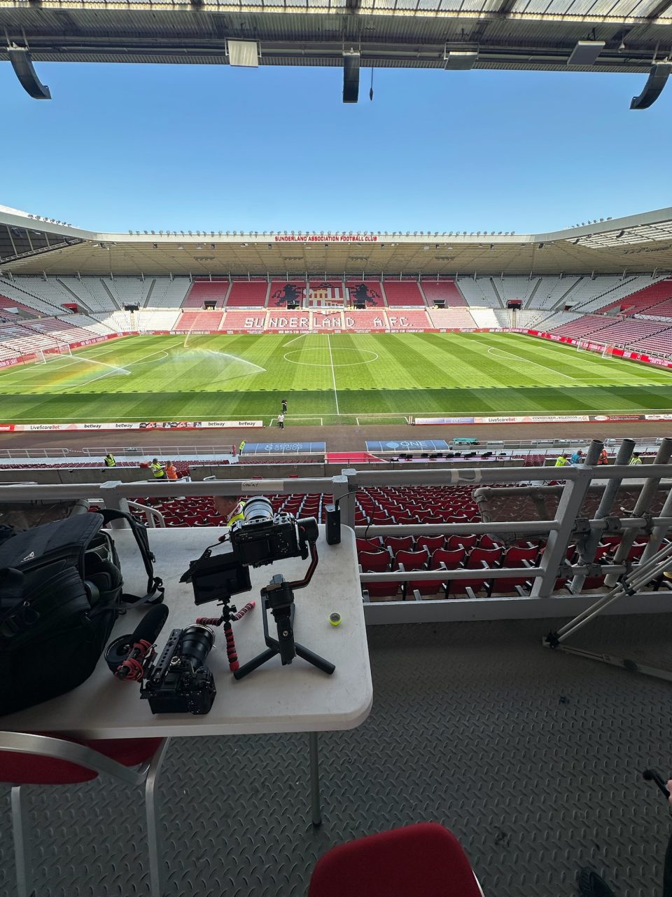 Installation auf der Pressetribüne um das gesamte Spiel zu filmen