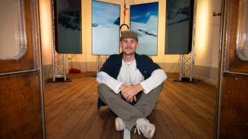 Jan Vils bei seiner Ausstellung